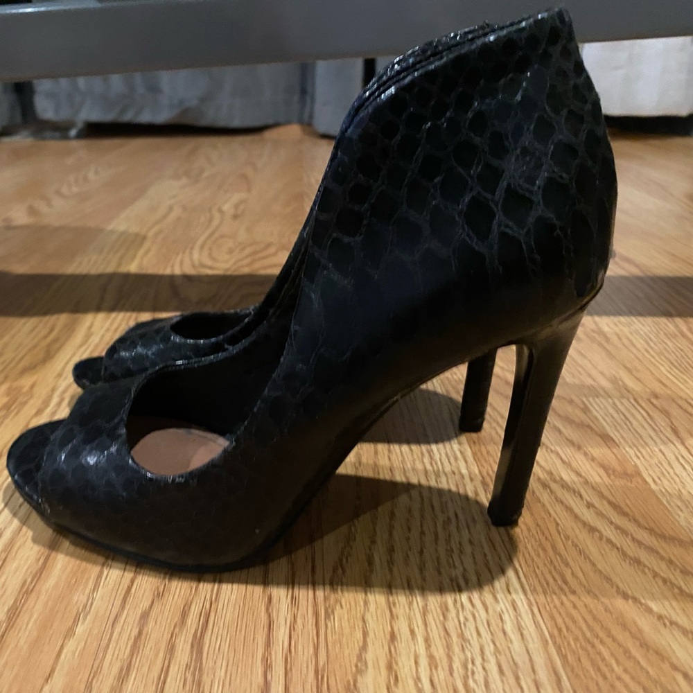 Vince Camino genuine leather peep toe pumps, EUC. 7. Bundle and save